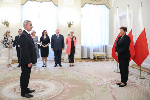 Wręczenie sędziemu Wojciechowi Sychowi aktu powołania na członka Państwowej Komisji Wyborczej, fot. Krzysztof Sitkowski/KPRP Wręczenie sędziemu Wojciechowi Sychowi aktu powołania na członka Państwowej Komisji Wyborczej, fot. Krzysztof Sitkowski/KPRP